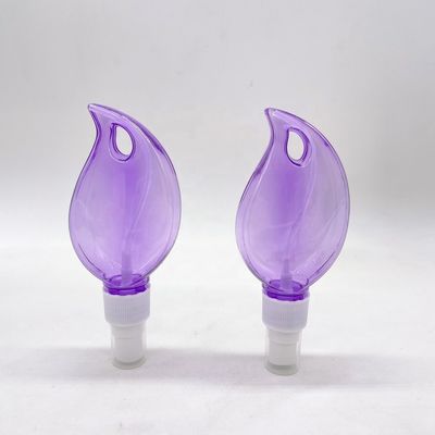 PET Bouteille de pulvérisation en plastique en forme de cœur / feuille avec collier de porte-clés suspendu
