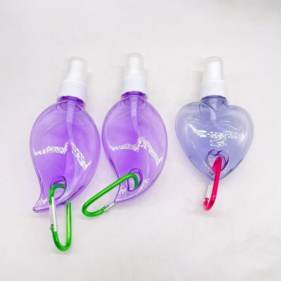 PET Bouteille de pulvérisation en plastique en forme de cœur / feuille avec collier de porte-clés suspendu